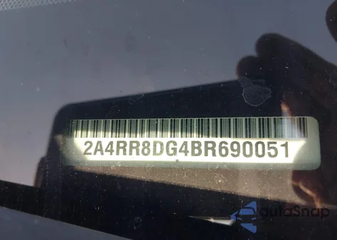 2011 Chrysler Town & Country Touring-L z USA, uszkodzony, nr VIN 2A4RR8DG4BR690051